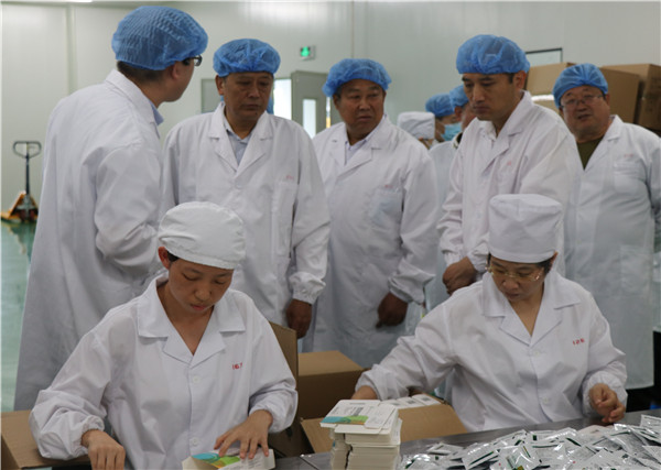 2020年6月24日平邑縣人大常委會黨組成員、副主任王江華一行到公司視察指導工作