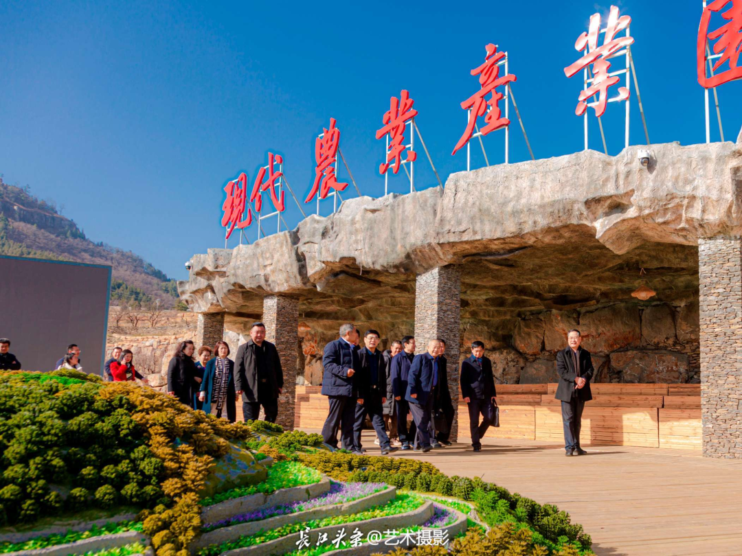 臨沂老區(qū)建設(shè)促進(jìn)會到平邑縣開展九間棚精神學(xué)習(xí)教育活動